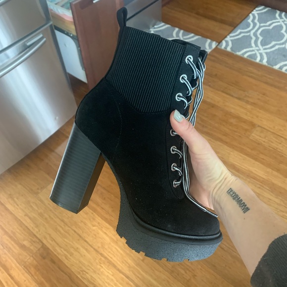 Boots - Picture 4 of 4